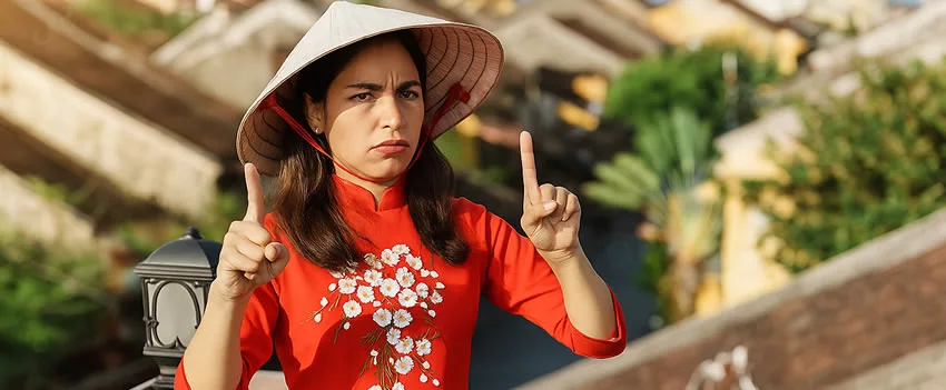 Descubra por que trabalhar no Japão está perdendo o brilho para estrangeiros. Queda de estagiários chineses e salários baixos ameaçam a mão de obra nipônica.