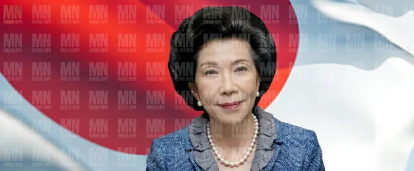 Descubra como a Liderança Japonesa de Sanae Takaichi se molda sob a influência da "Dama de Ferro" Margaret Thatcher e o legado político de Shinzo Abe. Análise profunda.